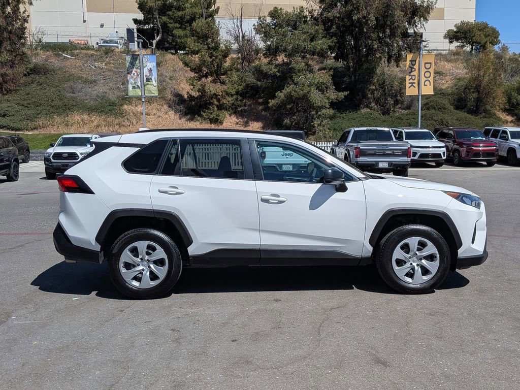 Used 2021 Toyota RAV4 LE image 10