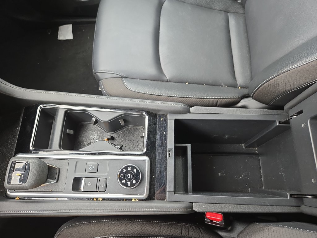 Used 2025 Nissan Pathfinder SL AWD/4WD image 25