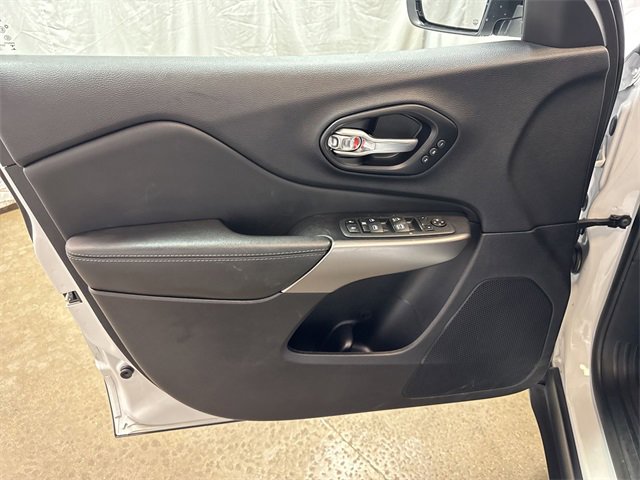 Used 2022 Jeep Cherokee Limited image 22