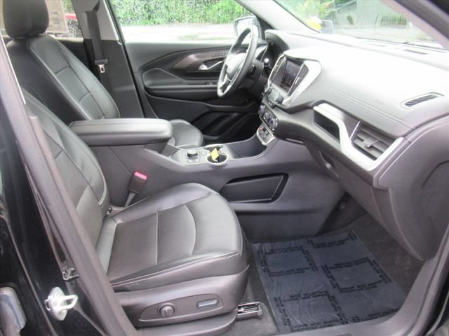 Used 2023 GMC Terrain SLT w/ Tech Package FWD image 11