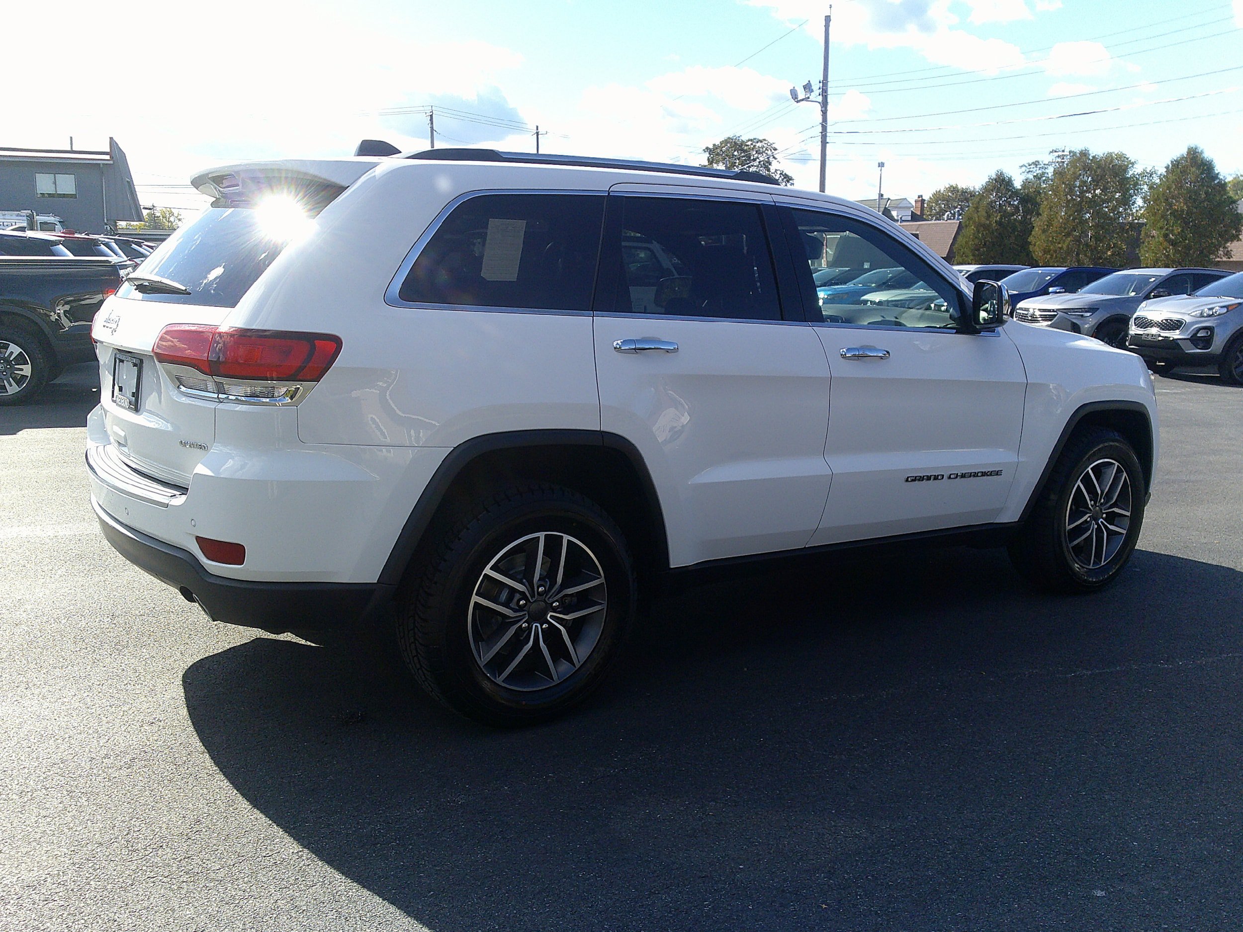 Used 2020 Jeep Grand Cherokee Limited AWD/4WD image 7