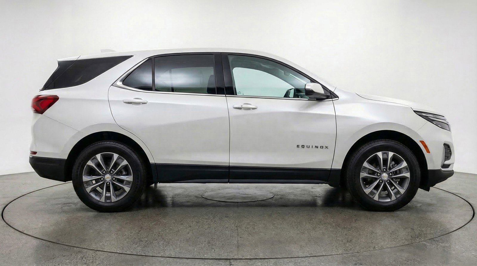 Used 2025 Chevrolet Equinox LT FWD image 11