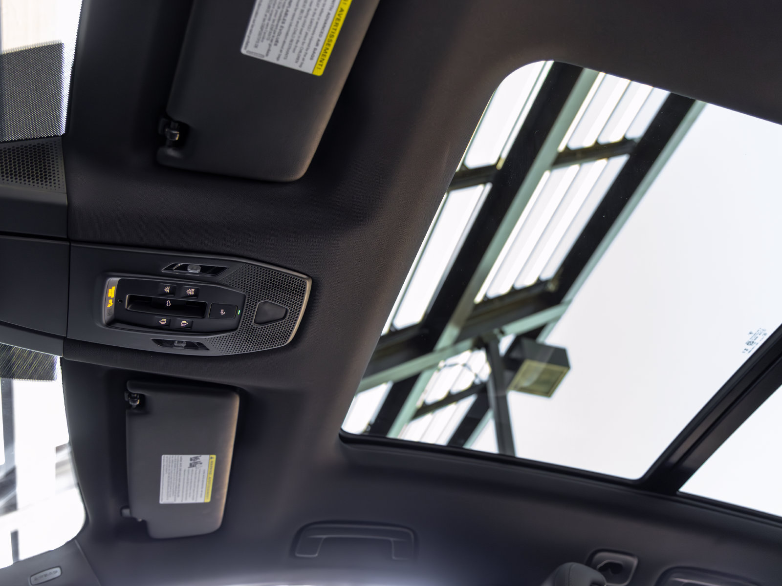 Certified 2025 Porsche Macan Electric RWD image 27