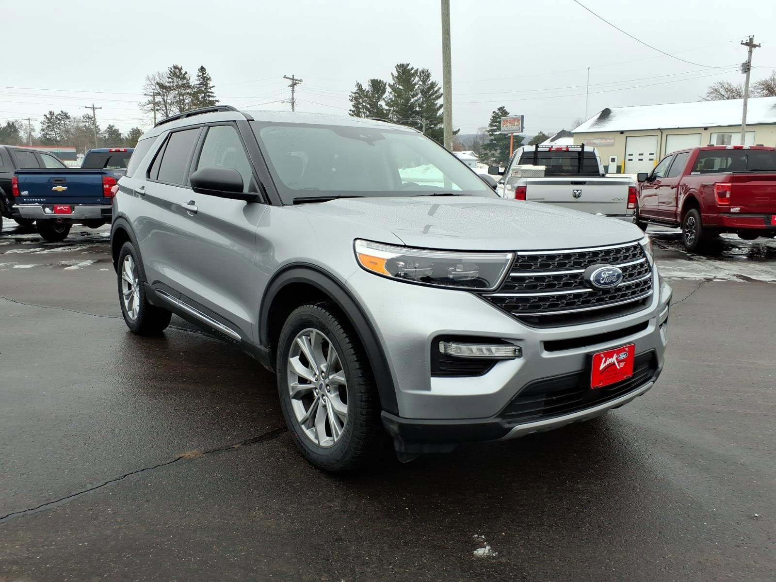 Used 2023 Ford Explorer XLT w/ Equipment Group 202A image 8