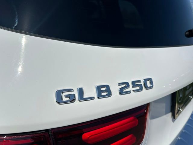 Used 2026 Mercedes-Benz GLB 250 4MATIC image 11