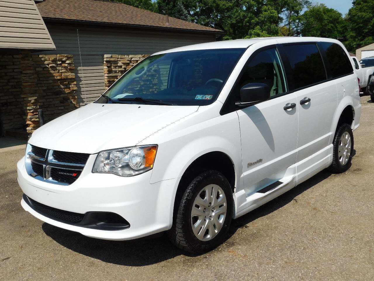Used 2019 Dodge Grand Caravan SE image 11