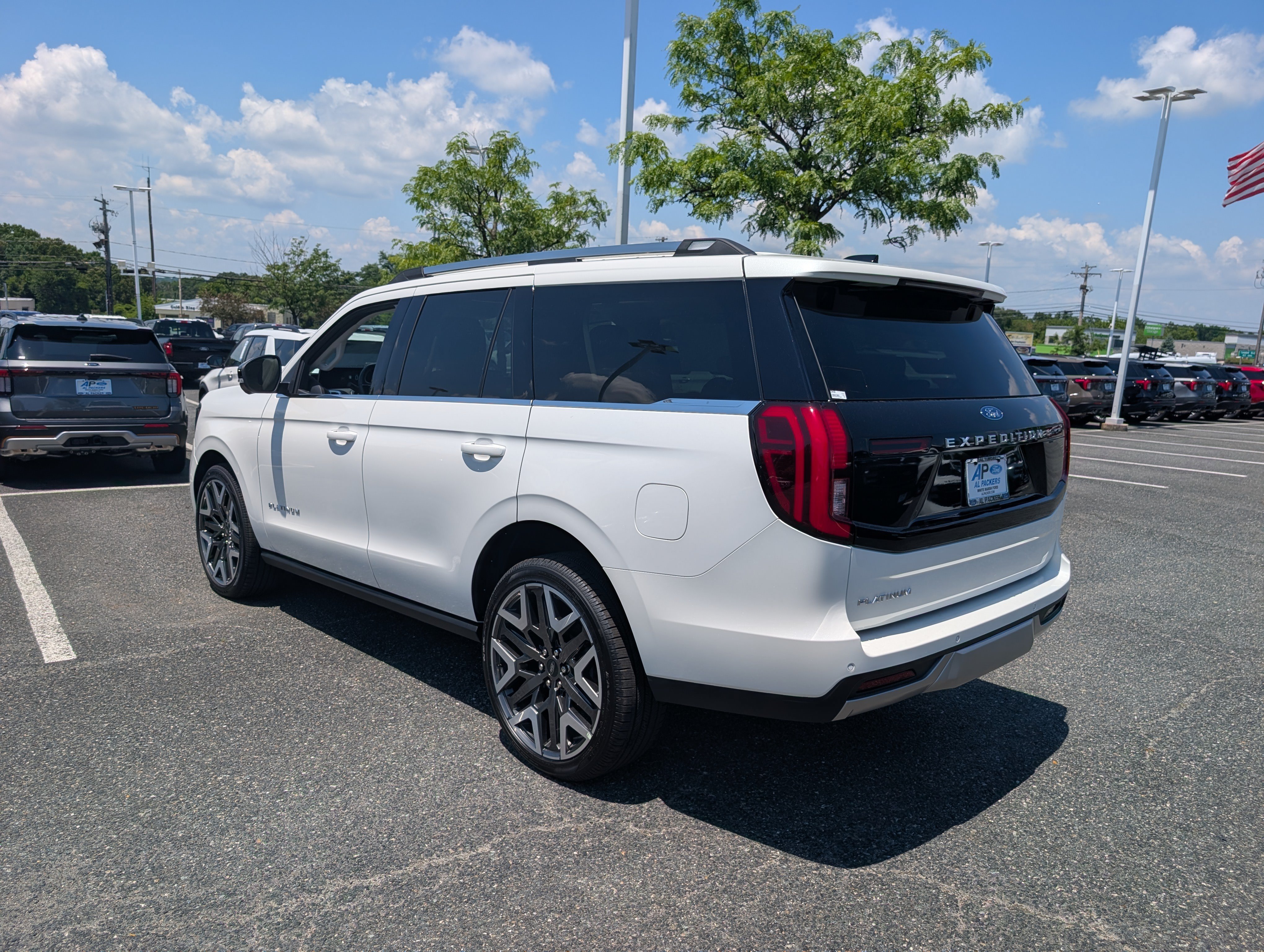New 2026 Ford Expedition Platinum w/ Platinum Ultimate Package AWD/4WD image 3