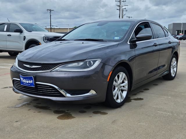 Used 2015 Chrysler 200 Limited w/ Convenience Group image 2