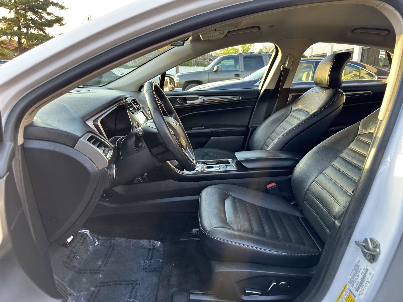 Used 2018 Ford Fusion SE w/ Equipment Group 602A FWD image 20