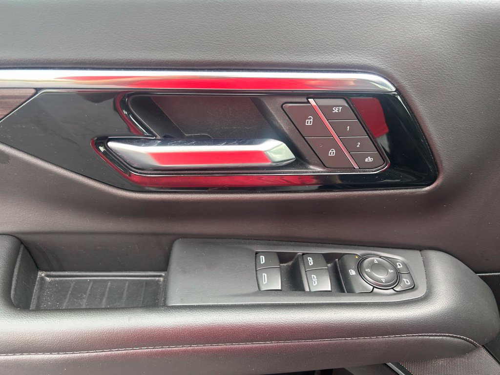 Used 2025 Chevrolet Suburban LT AWD/4WD image 16