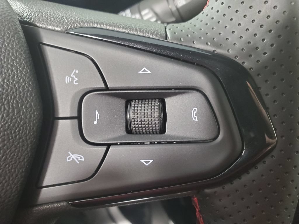 New 2026 Chevrolet Trax RS w/ Sunroof Package FWD image 17