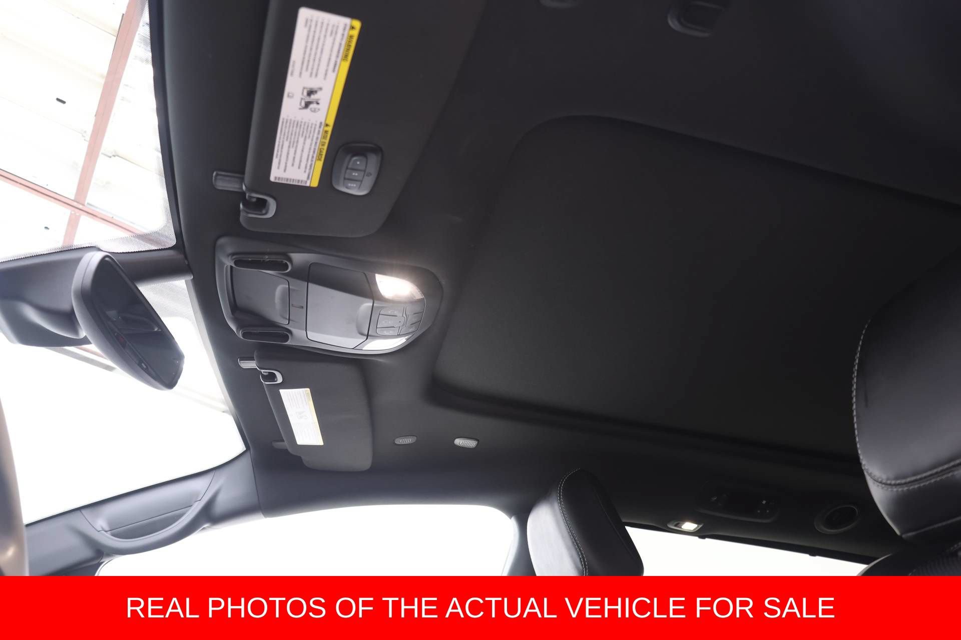 Used 2025 Chrysler Pacifica Limited FWD image 16