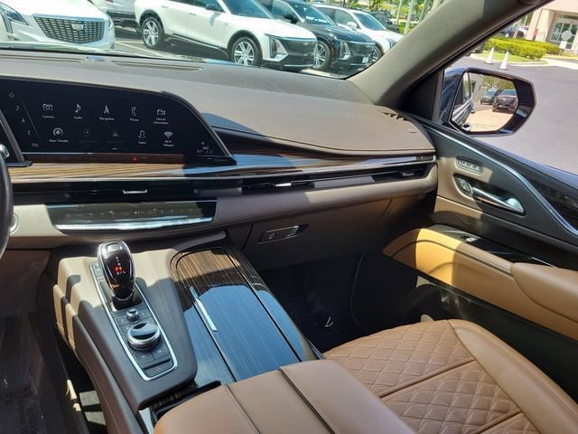 Used 2021 Cadillac Escalade Premium Luxury AWD/4WD image 17