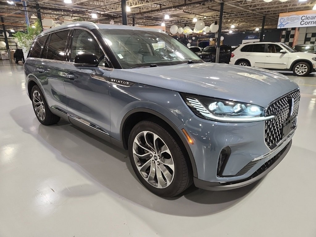 Used 2025 Lincoln Aviator Reserve w/ Illumination Package image 4