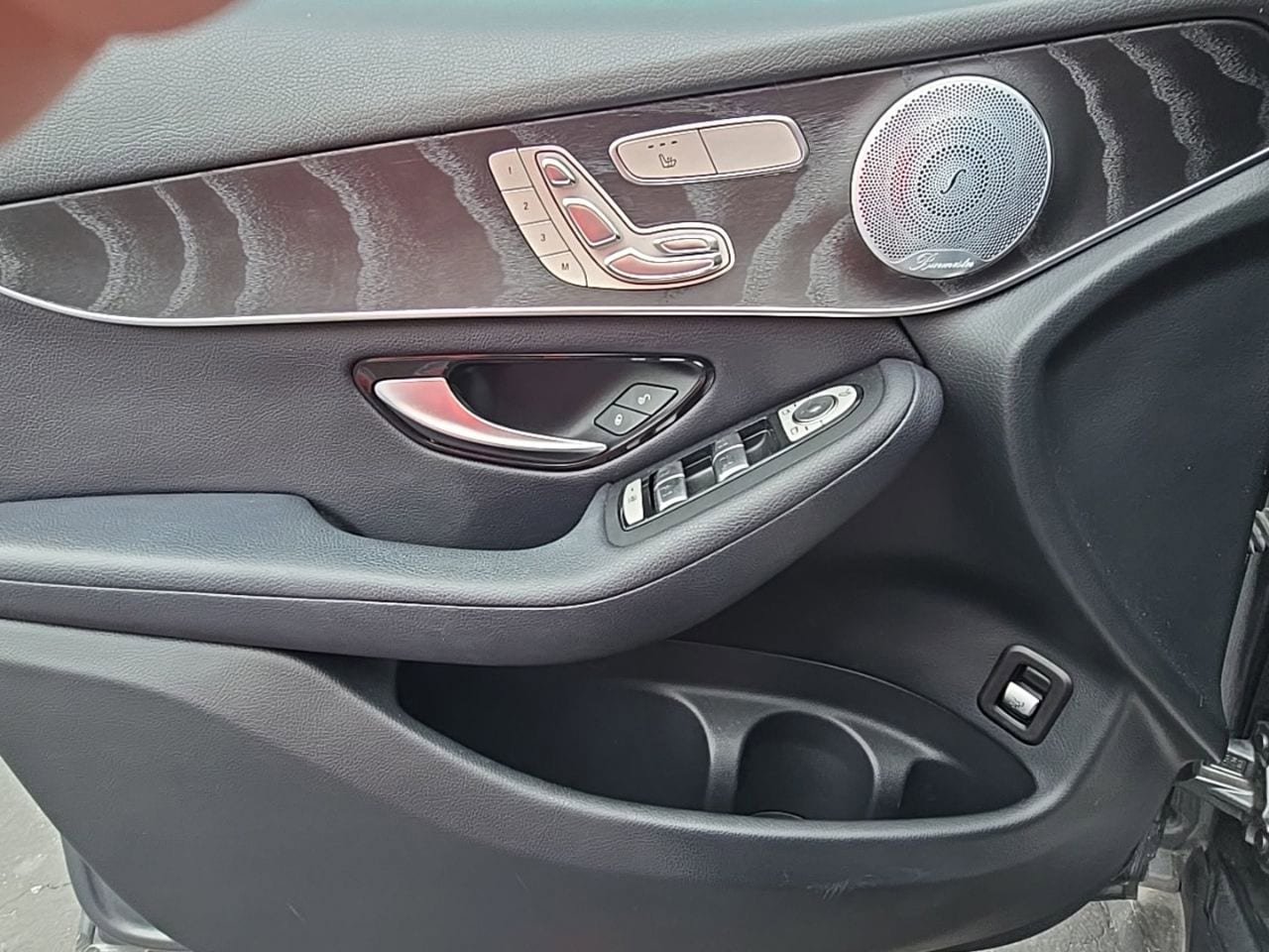 Used 2018 Mercedes-Benz GLC 300 4MATIC image 9