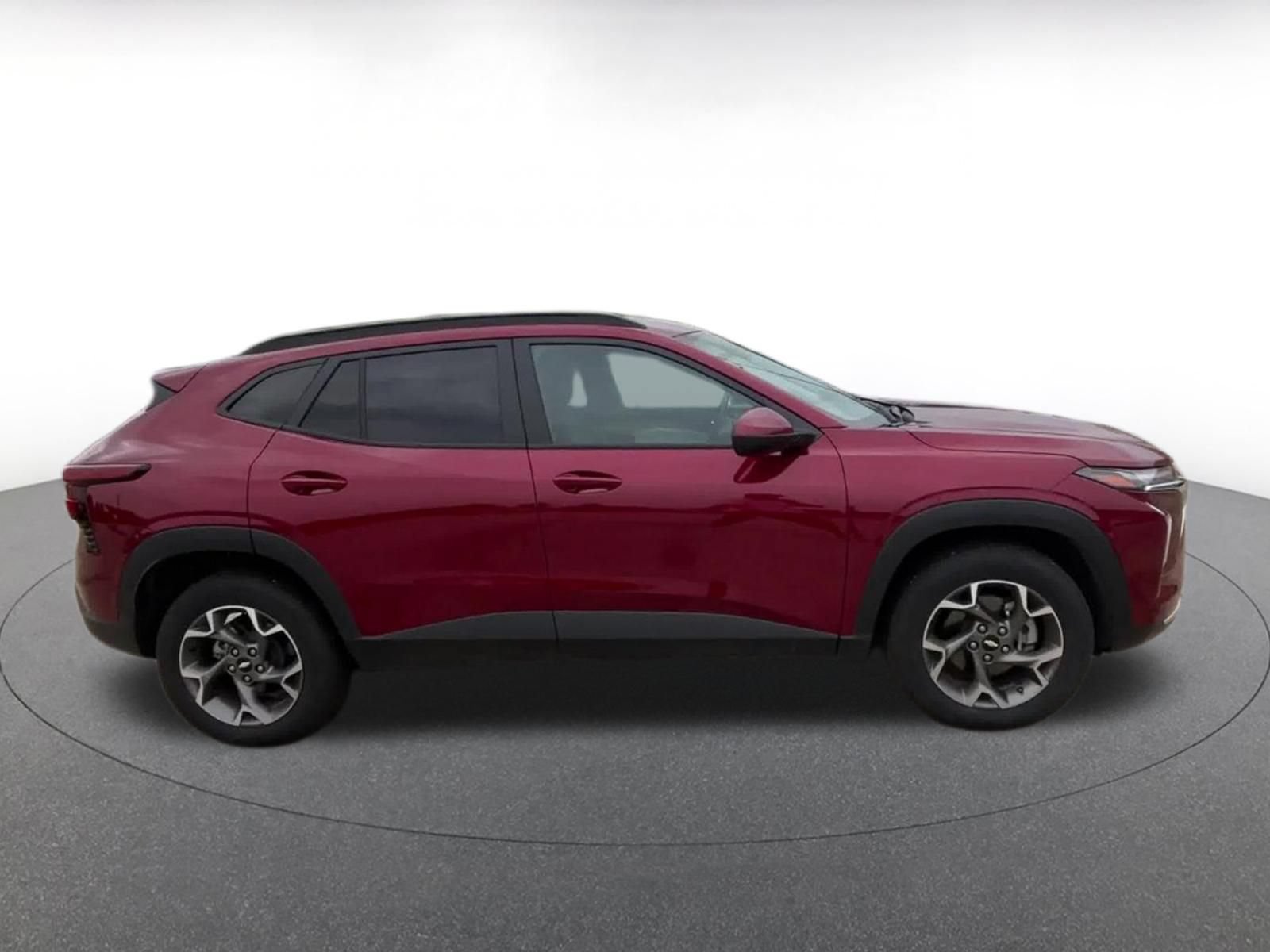 Used 2025 Chevrolet Trax LT FWD image 16