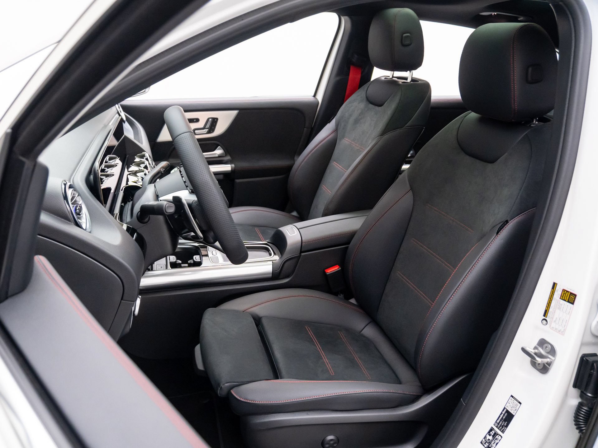 New 2026 Mercedes-Benz GLA 35 AMG 4MATIC image 17