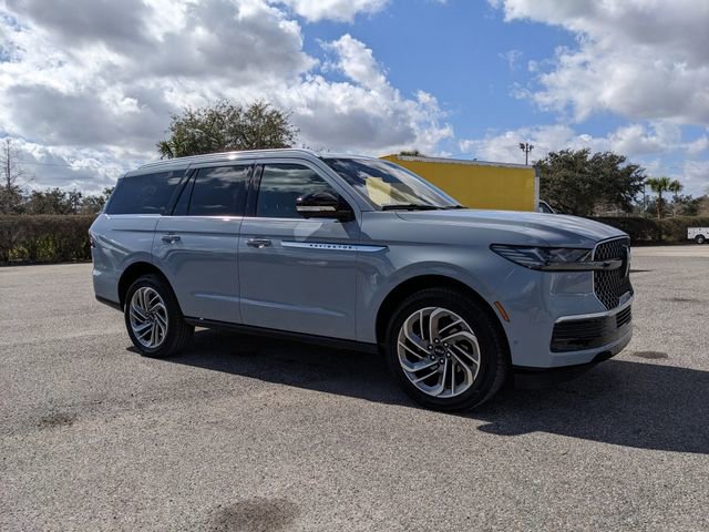 Used 2025 Lincoln Navigator Reserve image 2