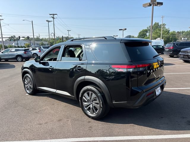 Used 2024 Nissan Pathfinder SV FWD image 4