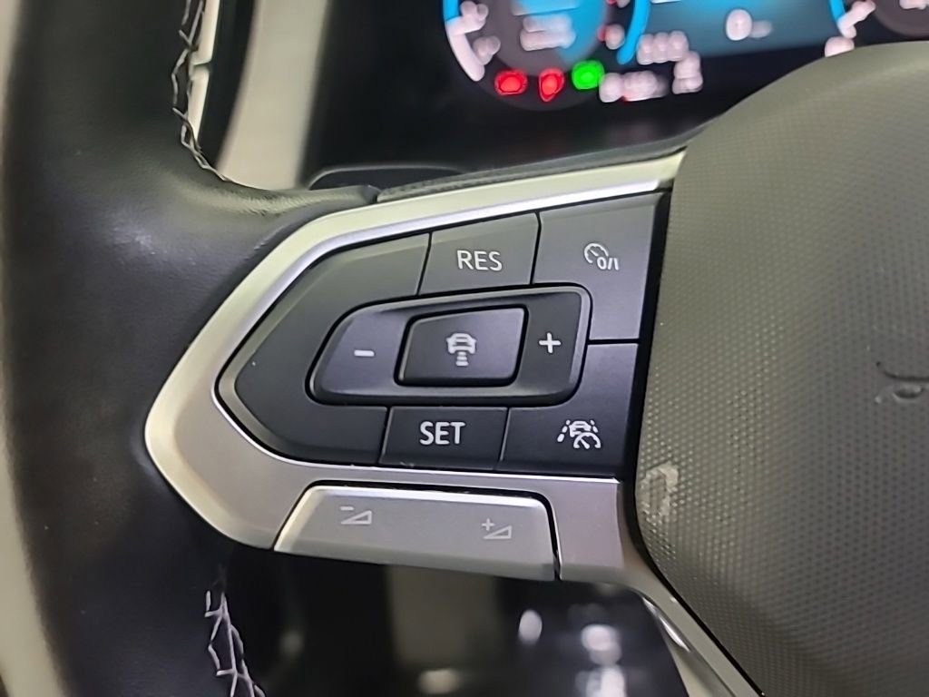 Used 2025 Volkswagen Atlas Cross Sport SE image 27