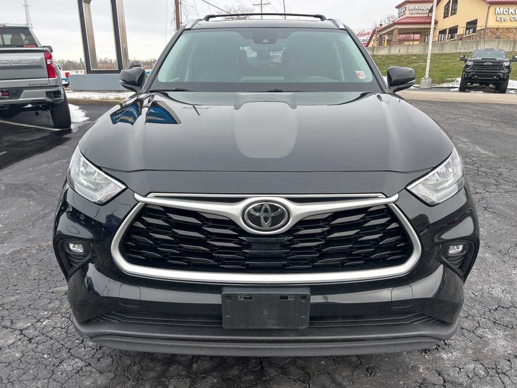 Used 2020 Toyota Highlander XLE image 3