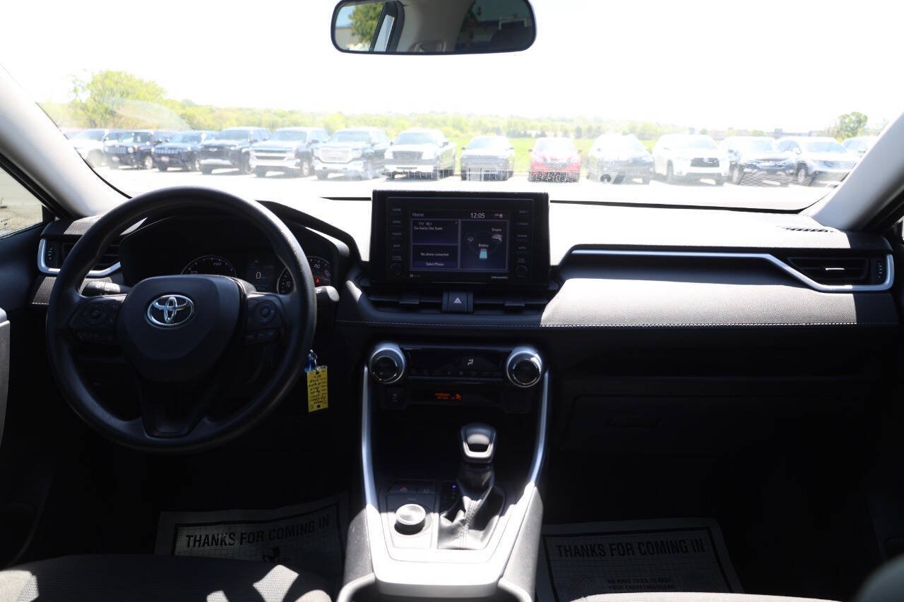 Used 2021 Toyota RAV4 LE AWD/4WD image 14