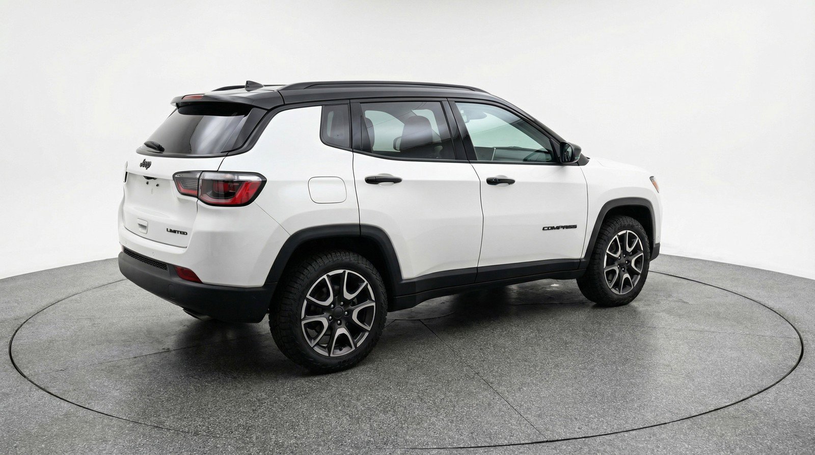 Used 2025 Jeep Compass Trailhawk AWD/4WD image 9