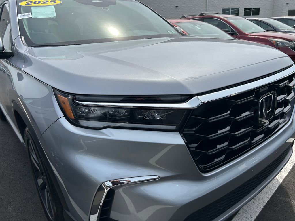 Used 2025 Honda Pilot Touring image 23