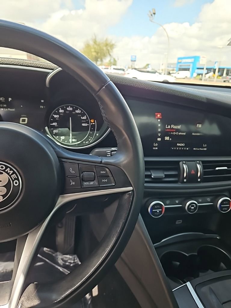 Used 2018 Alfa Romeo Giulia image 14