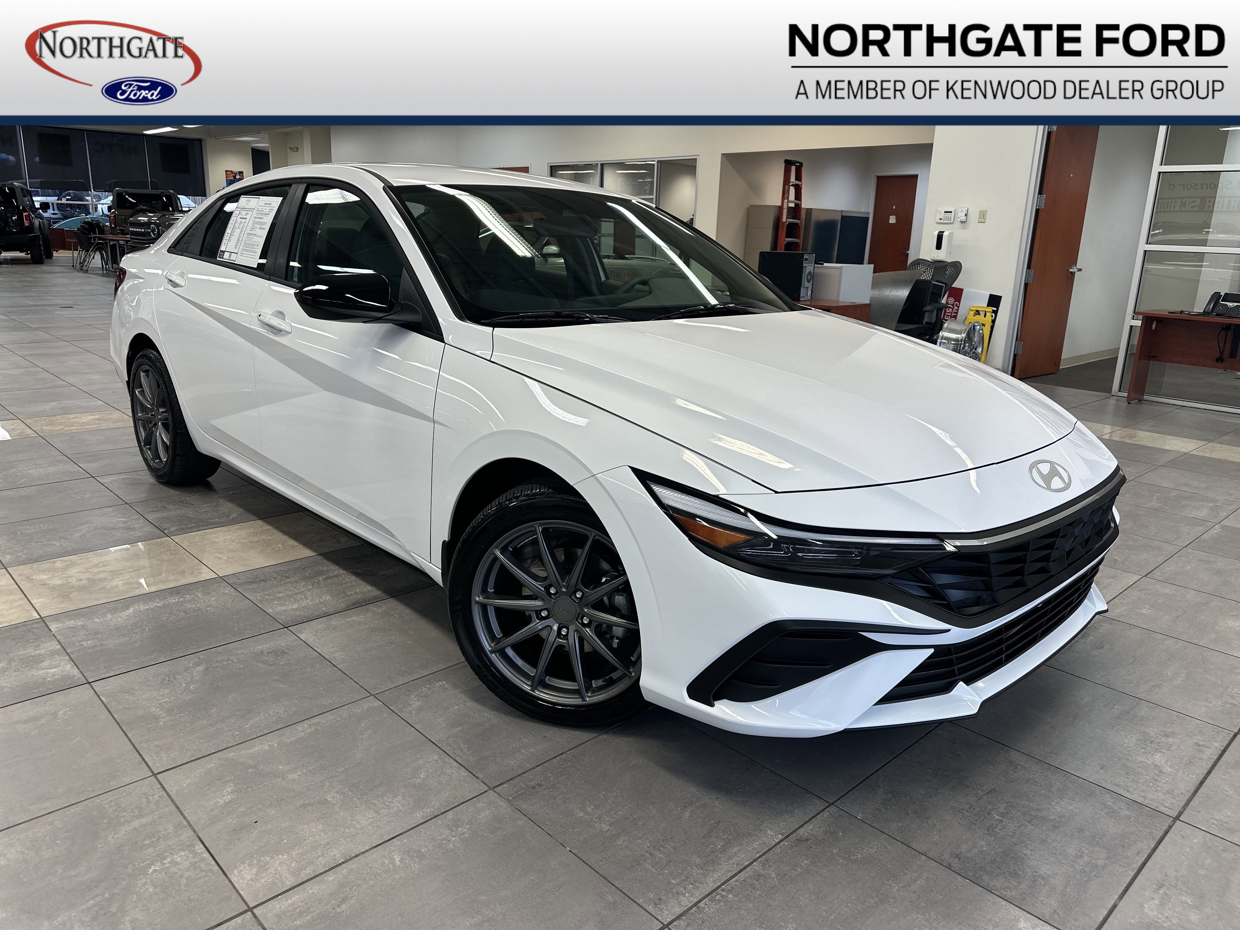 Used 2025 Hyundai Elantra Sport image 1