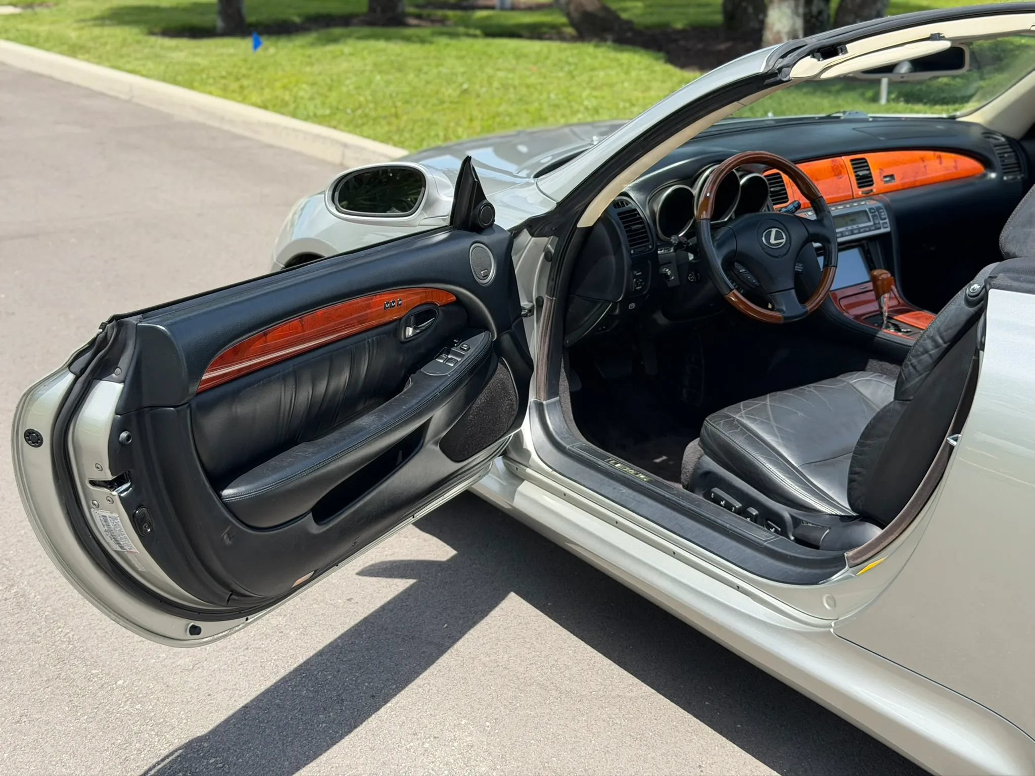 Used 2002 Lexus SC 430 Convertible RWD image 6