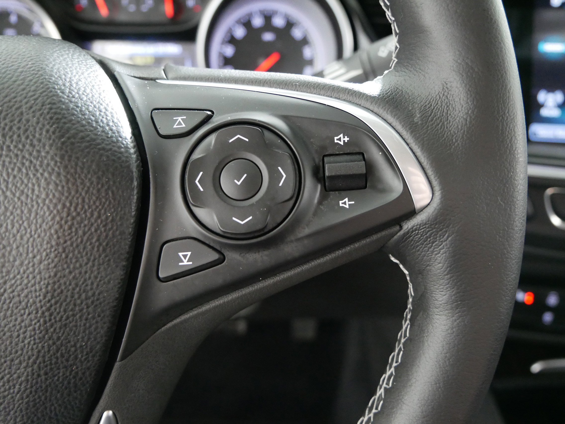 Used 2018 Buick Regal Essence image 28