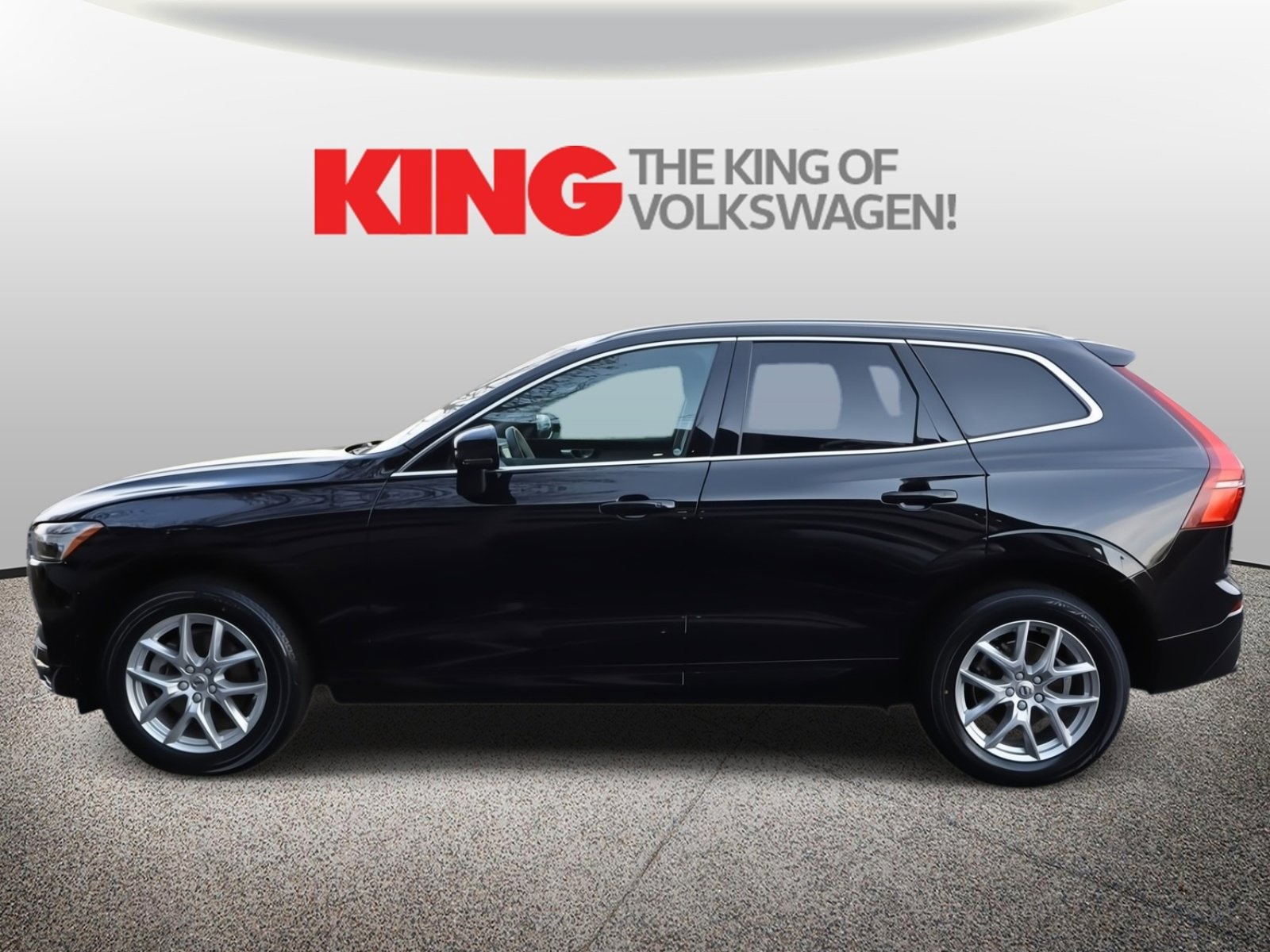 Used 2021 Volvo XC60 T5 Momentum w/ Premium Package image 6