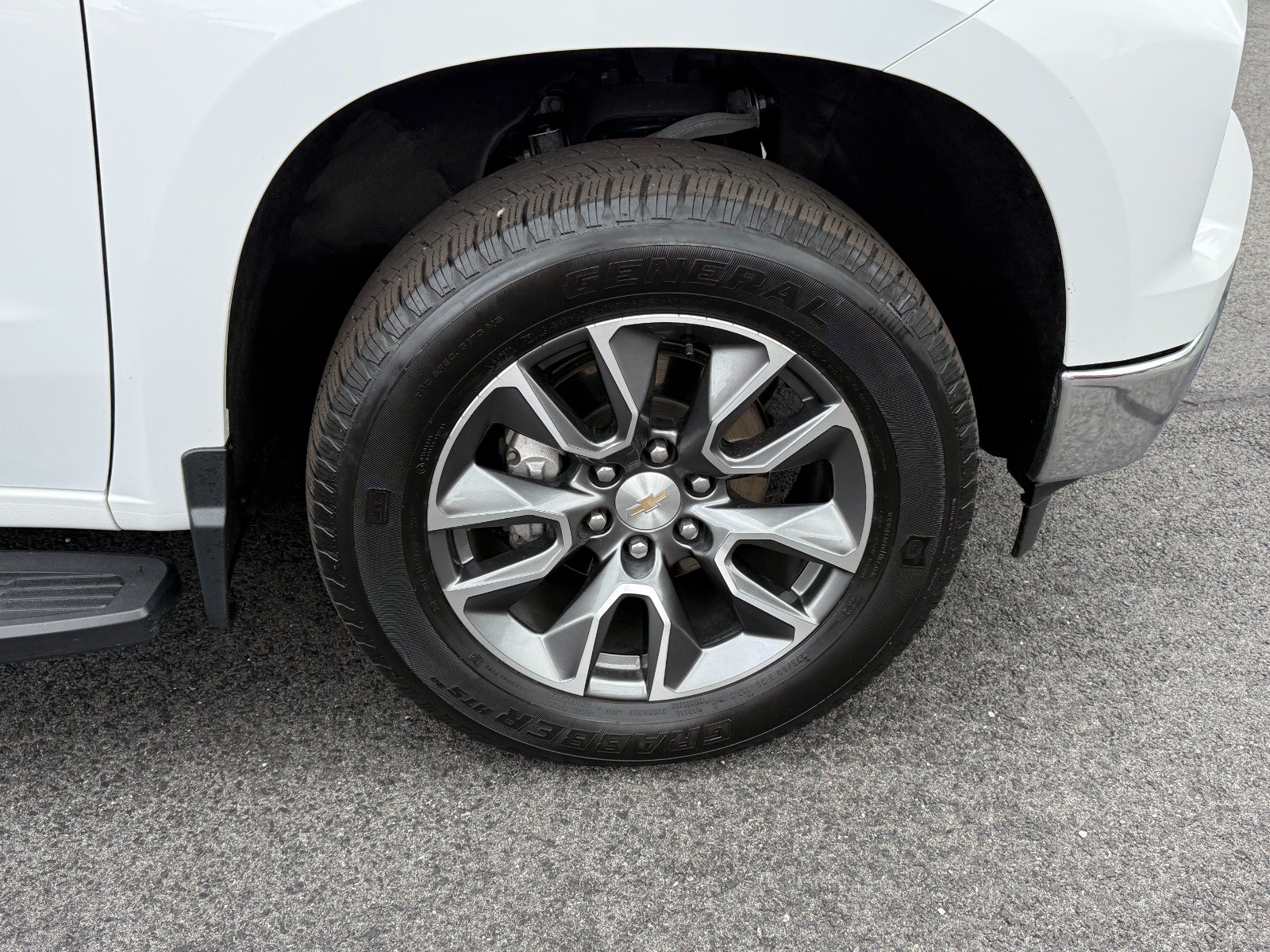 Used 2023 Chevrolet Silverado 1500 LT AWD/4WD image 12