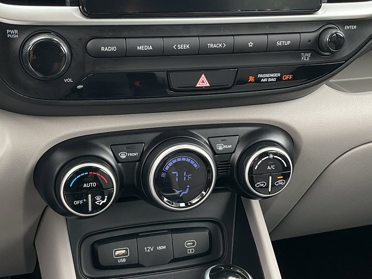 Used 2025 Hyundai Venue SEL FWD image 37