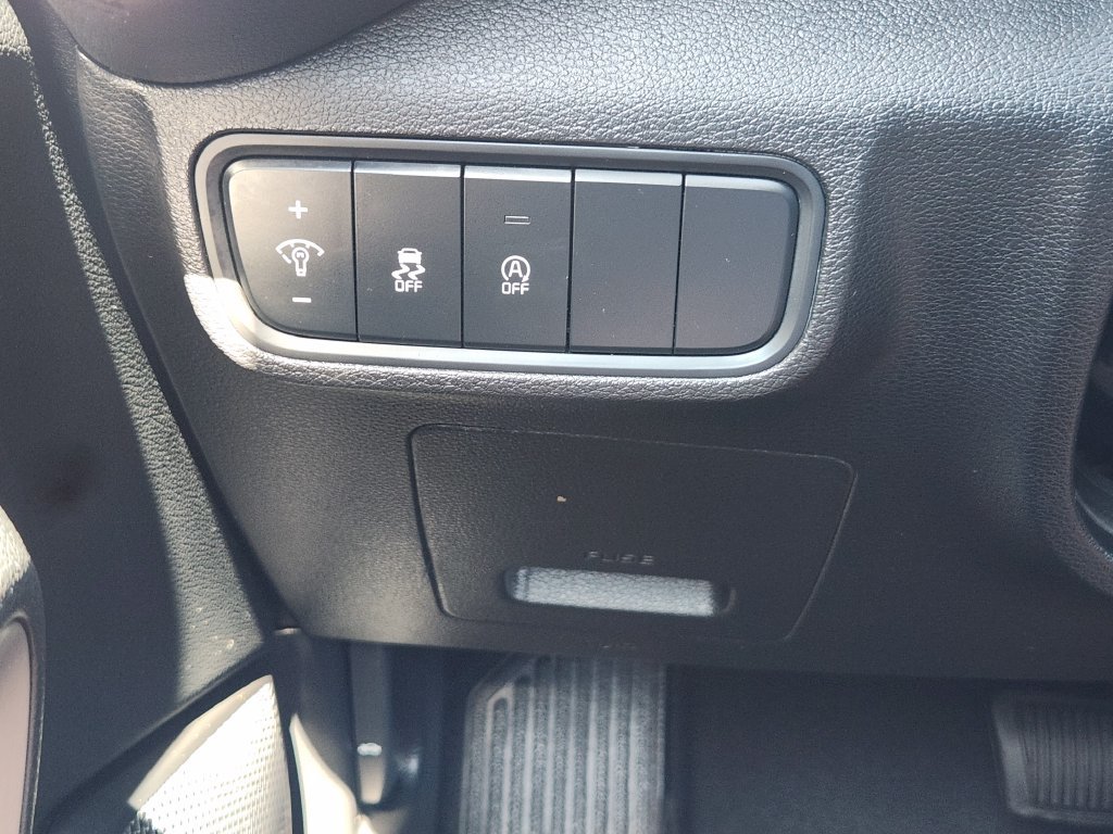 Certified 2025 Kia Soul LX w/ LX Technology Package FWD image 24