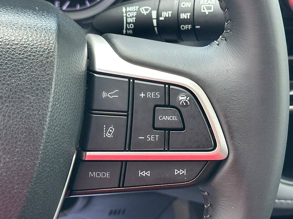 Certified 2023 Toyota Highlander XLE AWD/4WD image 27