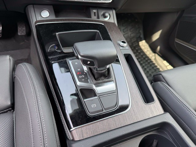 Used 2025 Audi Q5 2.0T Premium Plus w/ Premium Plus Package AWD/4WD image 32