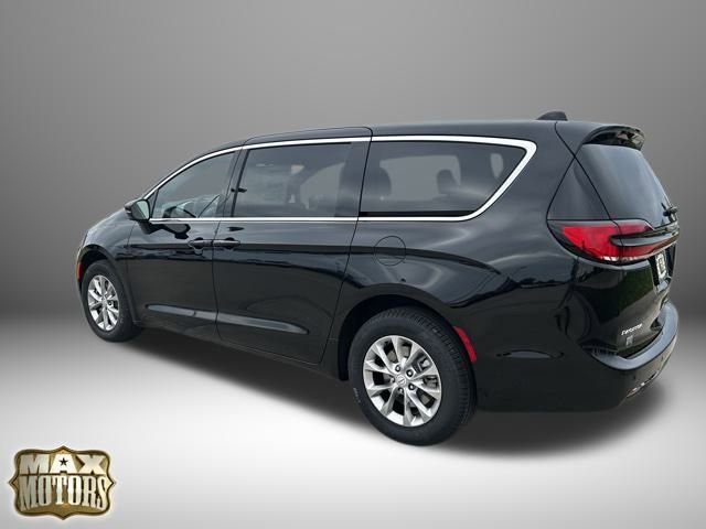 New 2026 Chrysler Pacifica Limited image 4