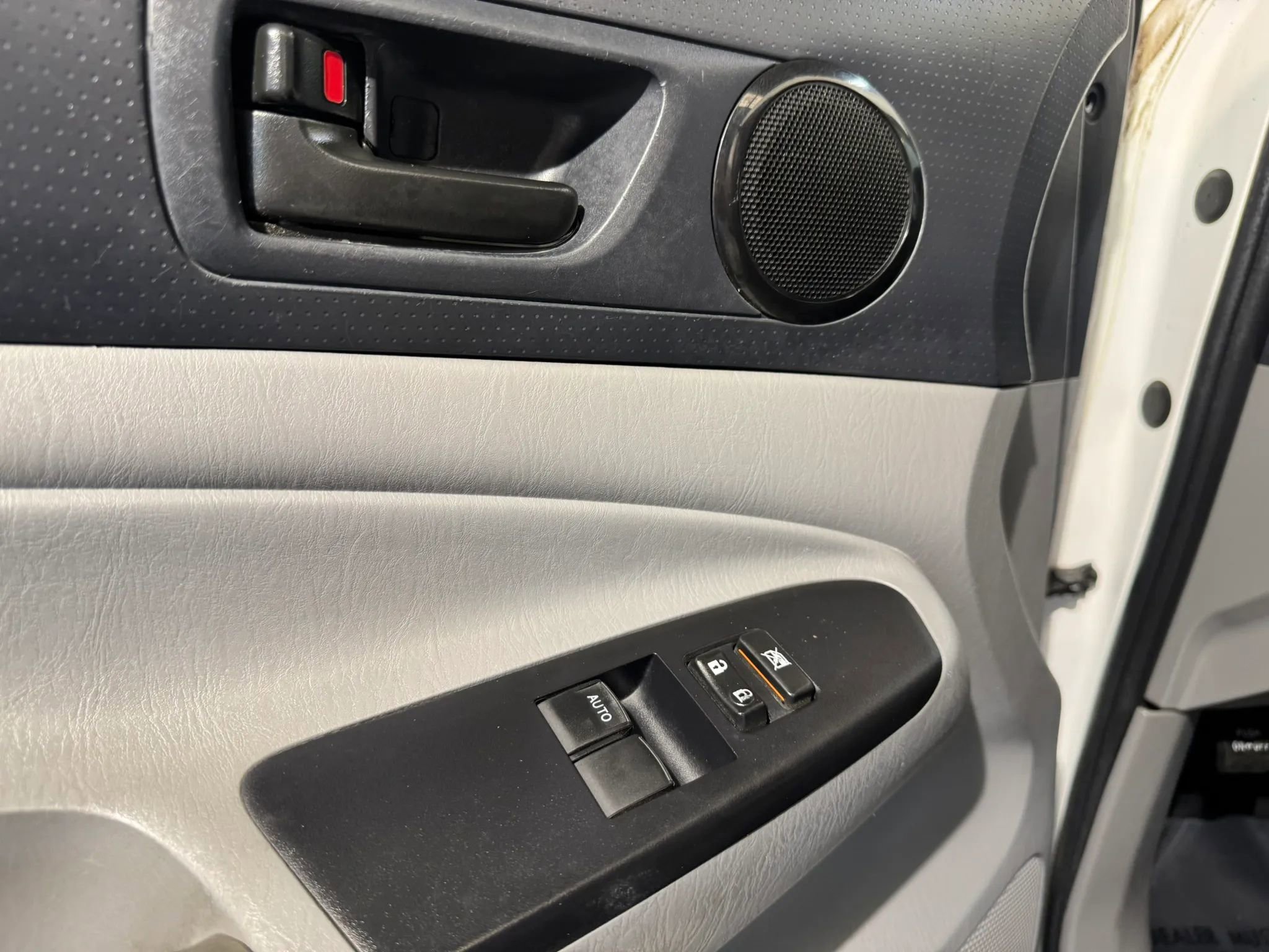 Used 2013 Toyota Tacoma 2WD Access Cab w/ Convenience Pkg image 8