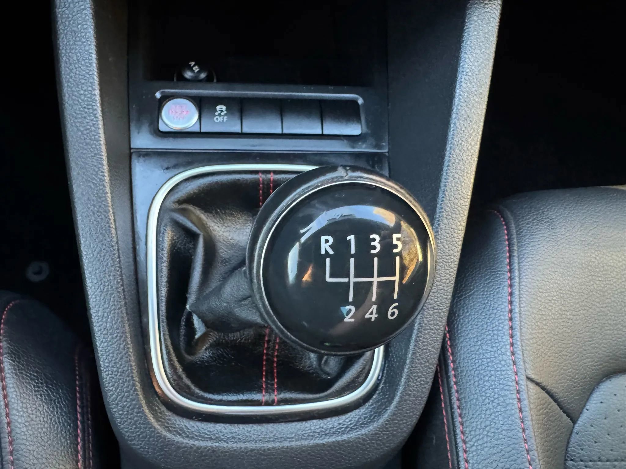 Used 2013 Volkswagen Jetta GLI Autobahn image 28