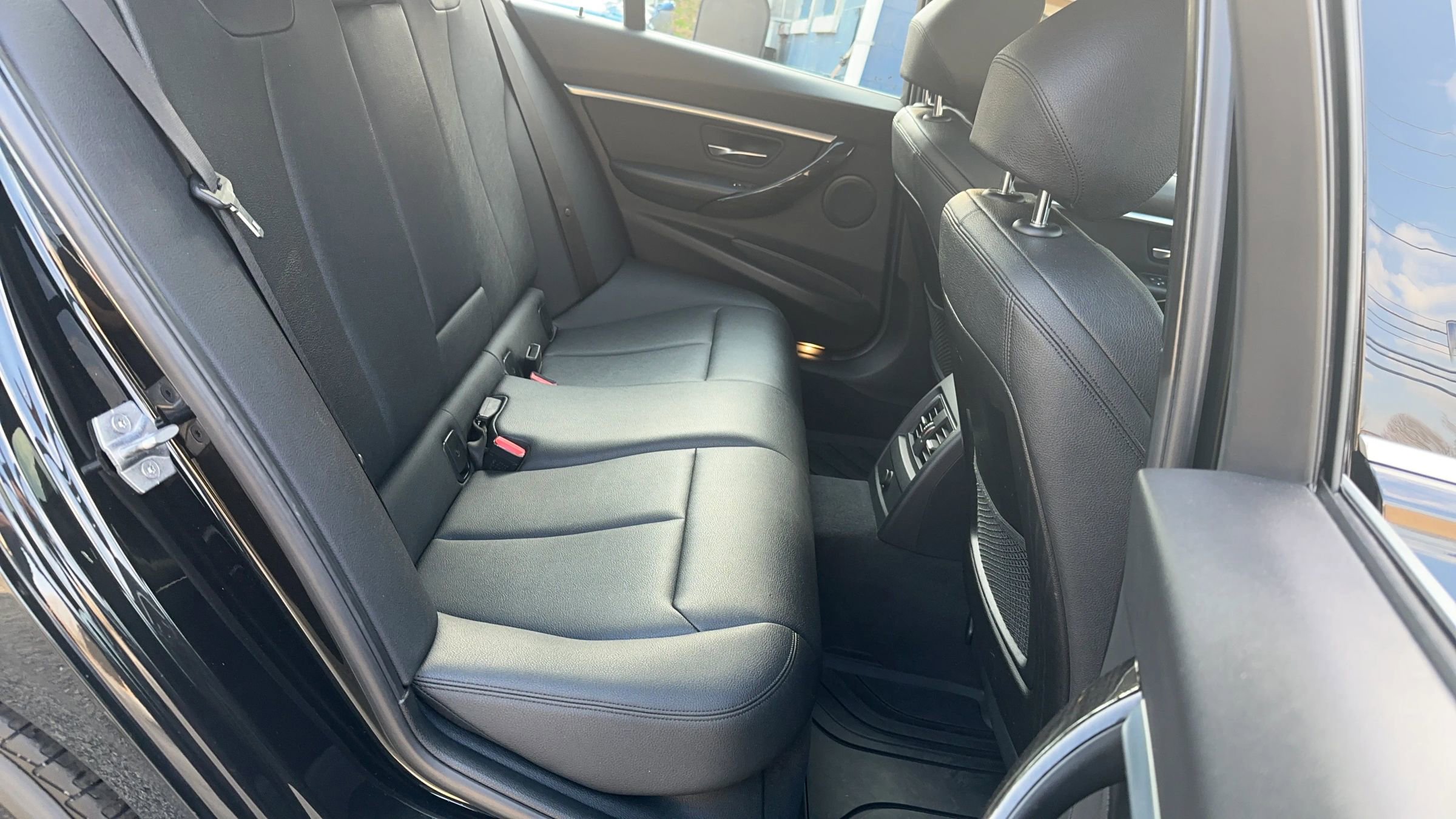 Used 2018 BMW 330i xDrive Sedan w/ Convenience Package image 14