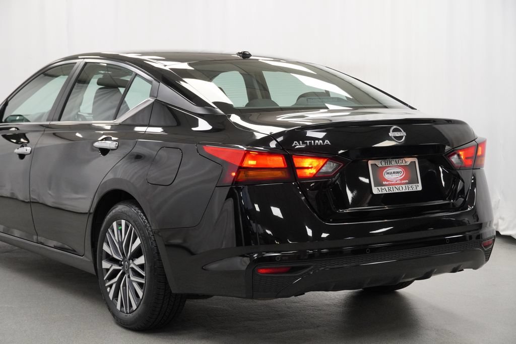 Used 2025 Nissan Altima 2.5 SV FWD image 13