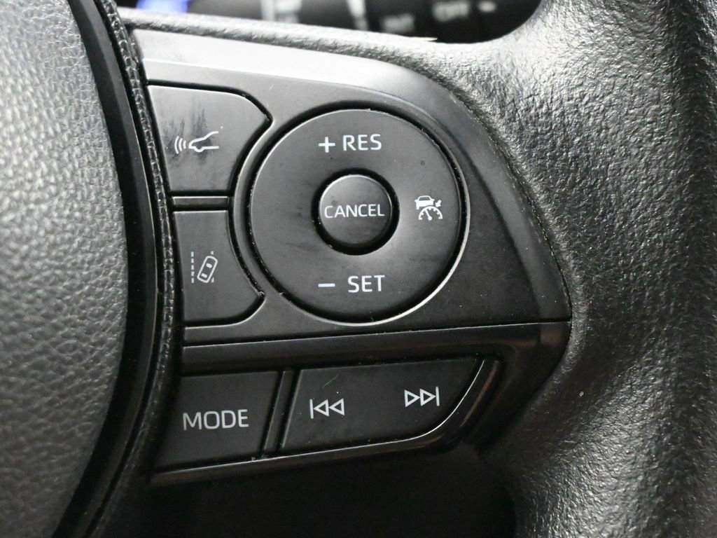 Used 2019 Toyota RAV4 XLE image 6