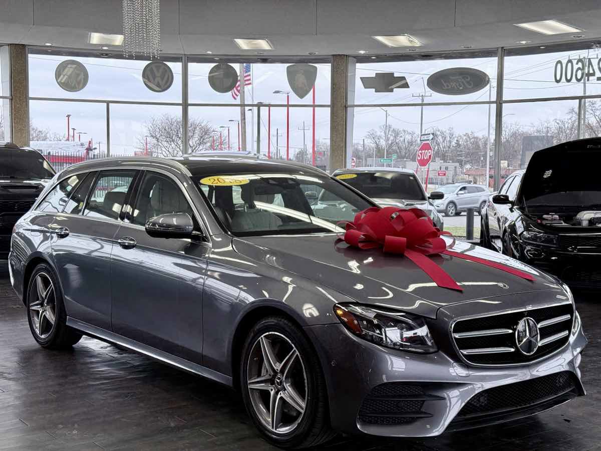 Used 2018 Mercedes-Benz E 400 4MATIC Wagon image 1