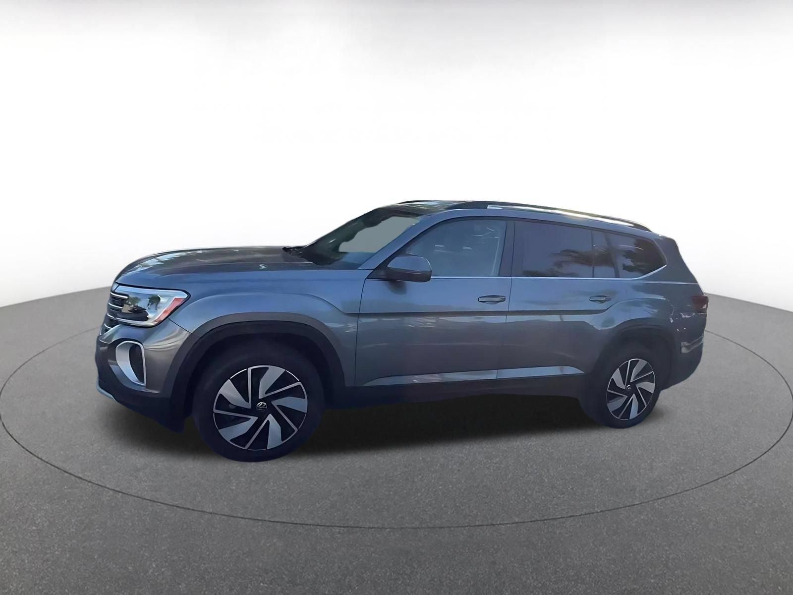 Used 2025 Volkswagen Atlas SE AWD/4WD image 7