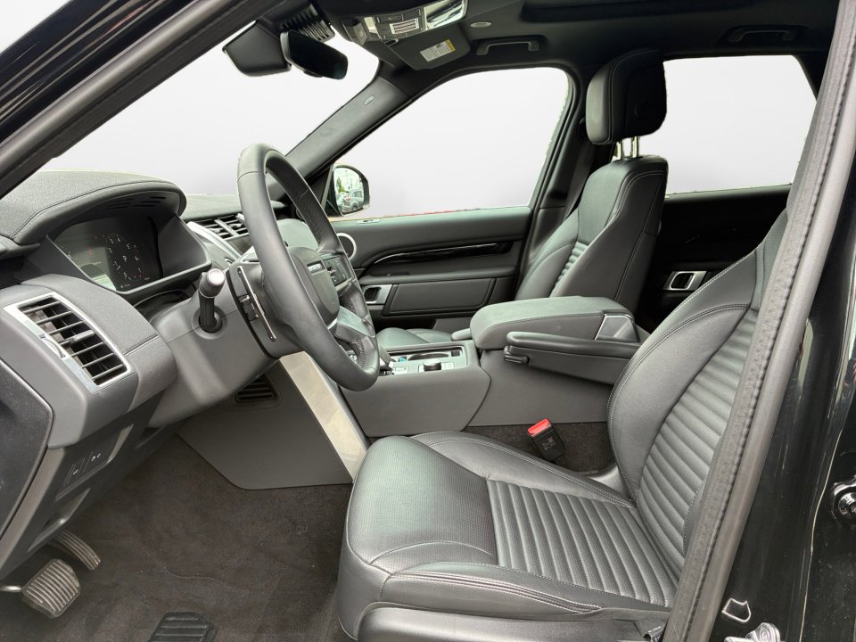 Used 2025 Land Rover Discovery S AWD/4WD image 9