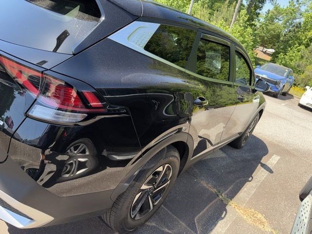 Used 2025 Kia Sportage LX image 11