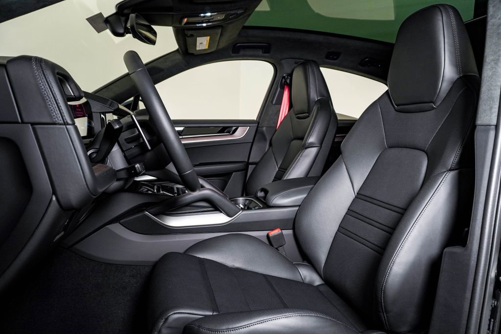 New 2026 Porsche Cayenne GTS AWD/4WD image 5