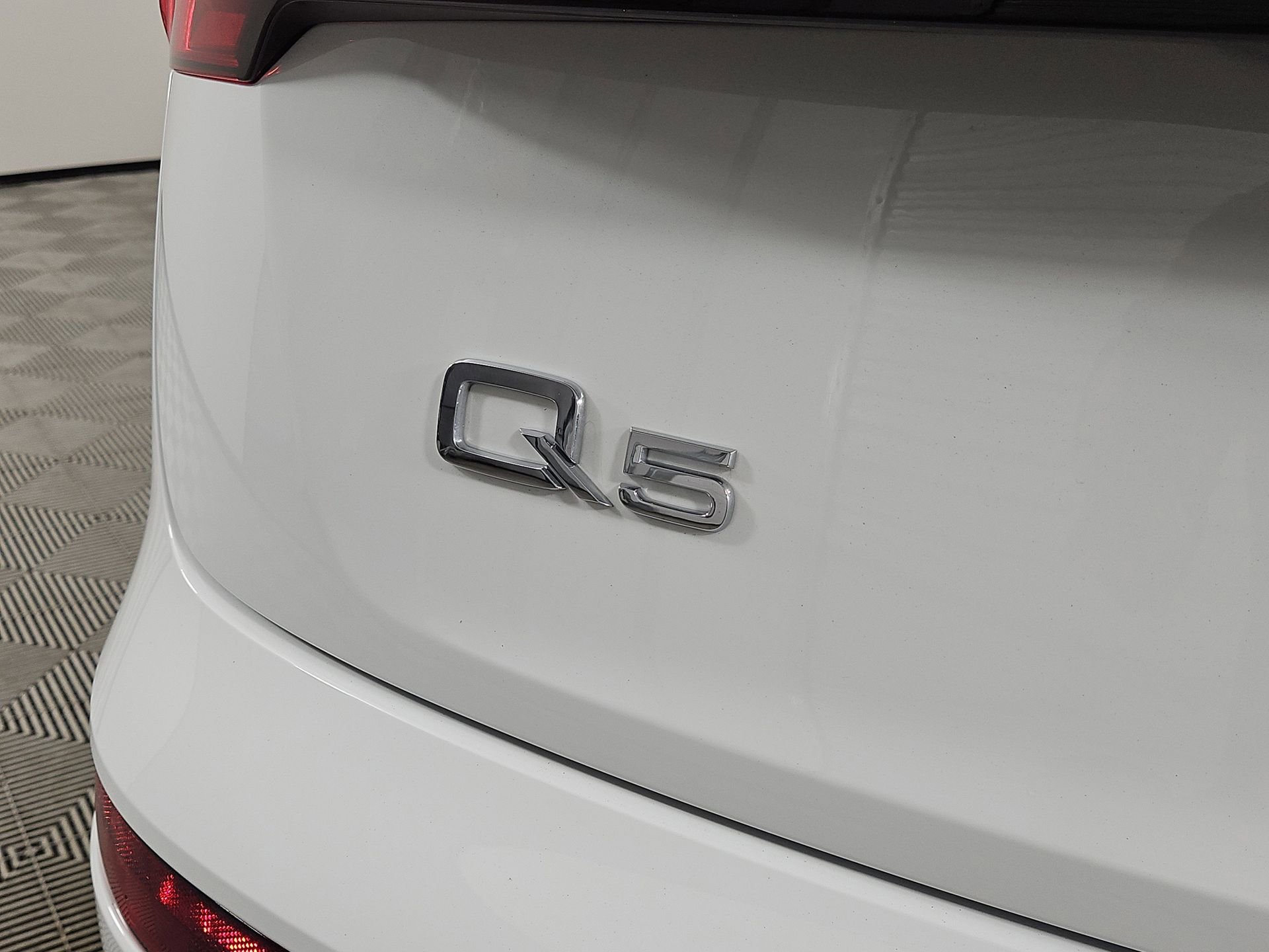 Certified 2025 Audi Q5 2.0T Premium w/ Convenience Plus Package image 13